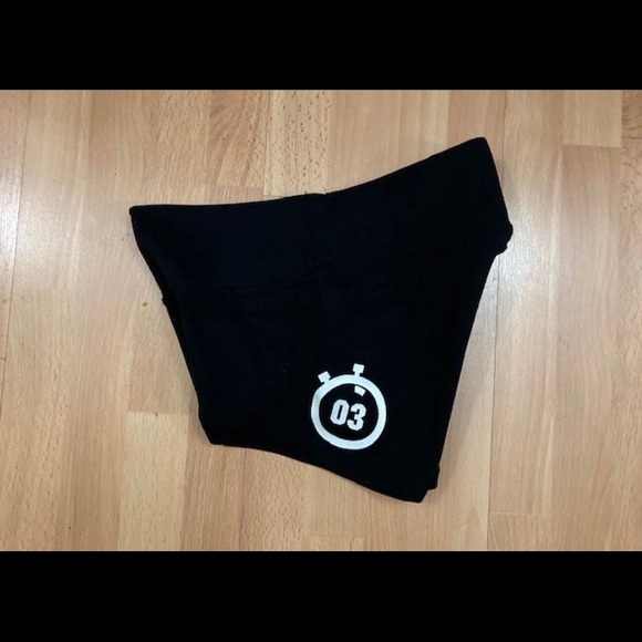 Angel Del Mar Crossfit Booty Short
Size: Small
Inseam: 2 inches - Picture 3 of 5